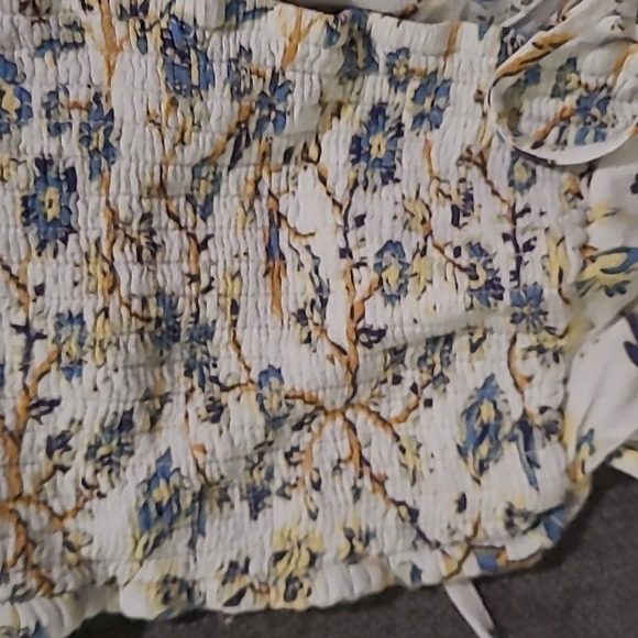 Kendall and Kylie flowery halter top - Picture 3 of 4